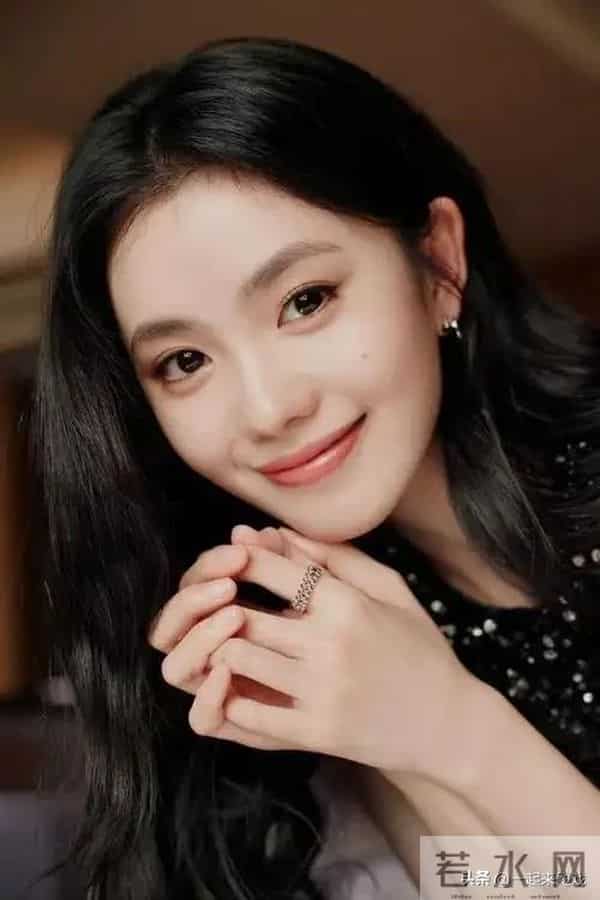 刘浩存绝美性感，气质封神惊艳瞬间