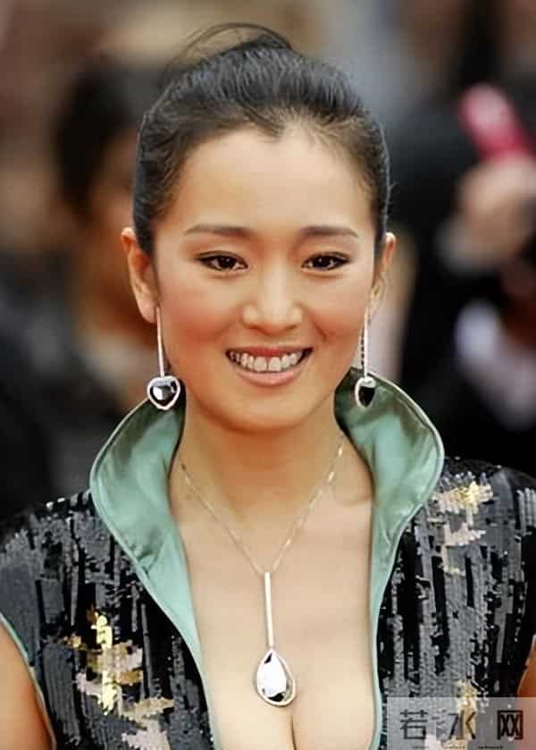 没想到，74岁的张艺谋竟以这种方式，再次证明了他的“顶级审美”