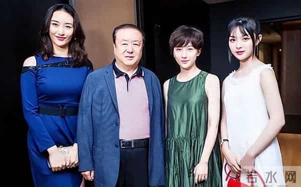 一婚娶央视主持人,二婚娶演员,三婚娶小30岁美女,64岁喜当爹