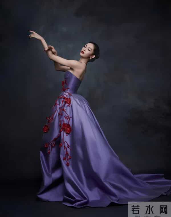 陈可辛吴君如19岁女儿参加巴黎名媛舞会，张艺谋女儿等人也参加过