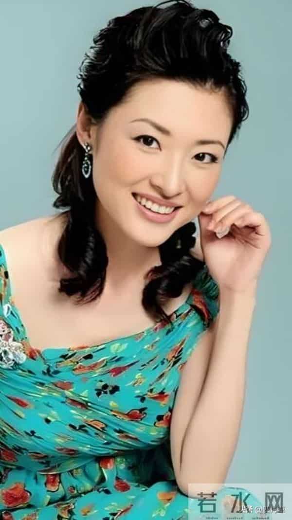 周涛年轻的美照。