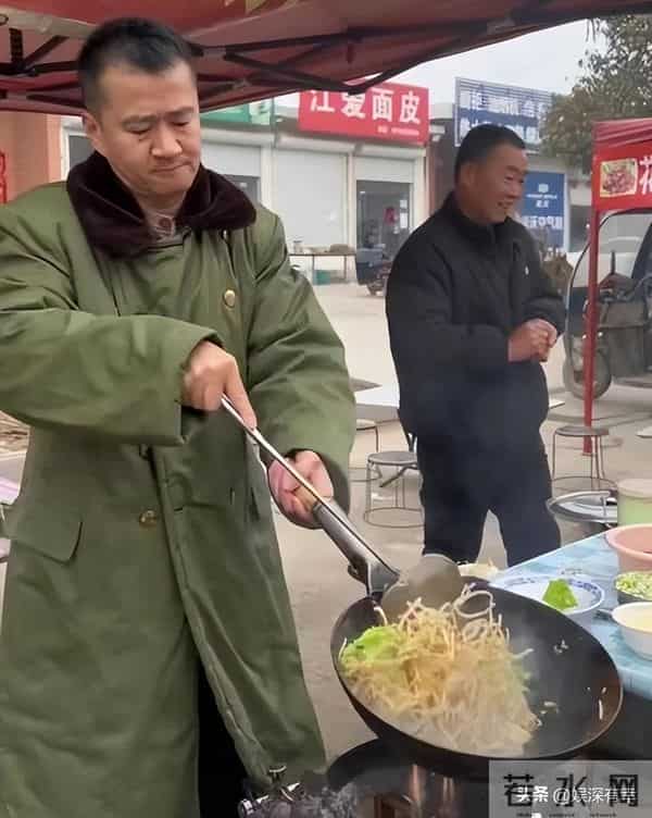 知名演员无戏可拍,已回老家摆摊挣钱,张颂文一句话揭开内娱真相