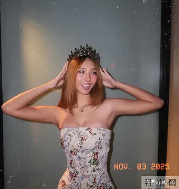 小S大女儿Elly晒自拍照,穿抹胸短裙,身材火辣,网友:像小S