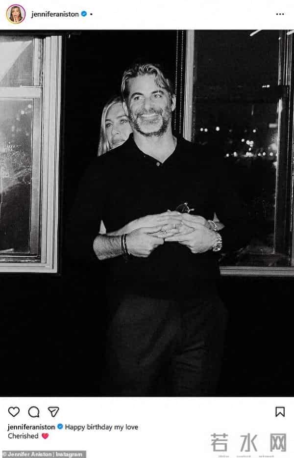 詹妮弗·安妮斯顿公开恋情:56岁的她与爱情导师甜蜜相拥