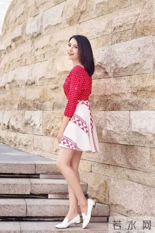 高圆圆太欲了，气质与生活态度沉淀出的立体韵味