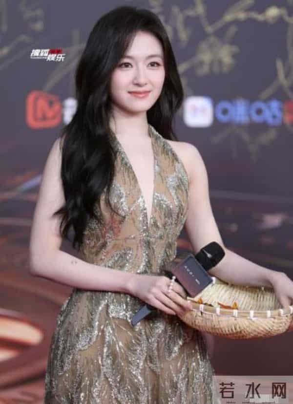 微博视界大会:杨幂丰满有料,关晓彤珠圆玉润,蒋欣美一大跳