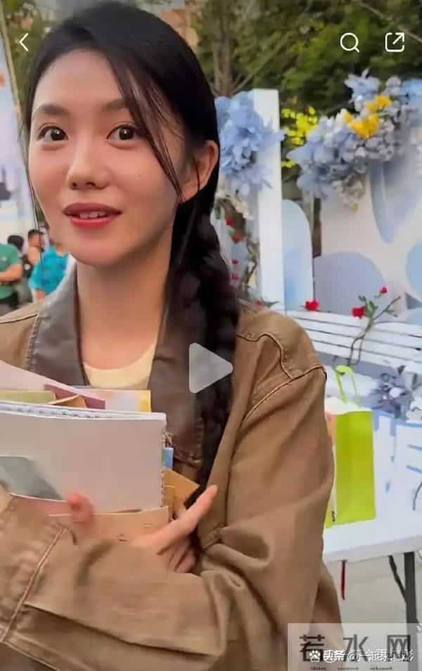 刘浩存绝美性感，气质封神惊艳瞬间