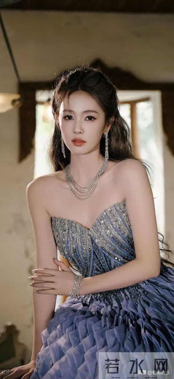 白鹿&杨幂 微博视界大会红毯造型太美了