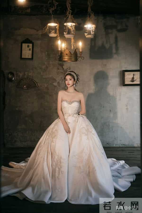 哇塞！白鹿的身材超有料性感迷人瘦而不柴、天使的容颜魔鬼的身材