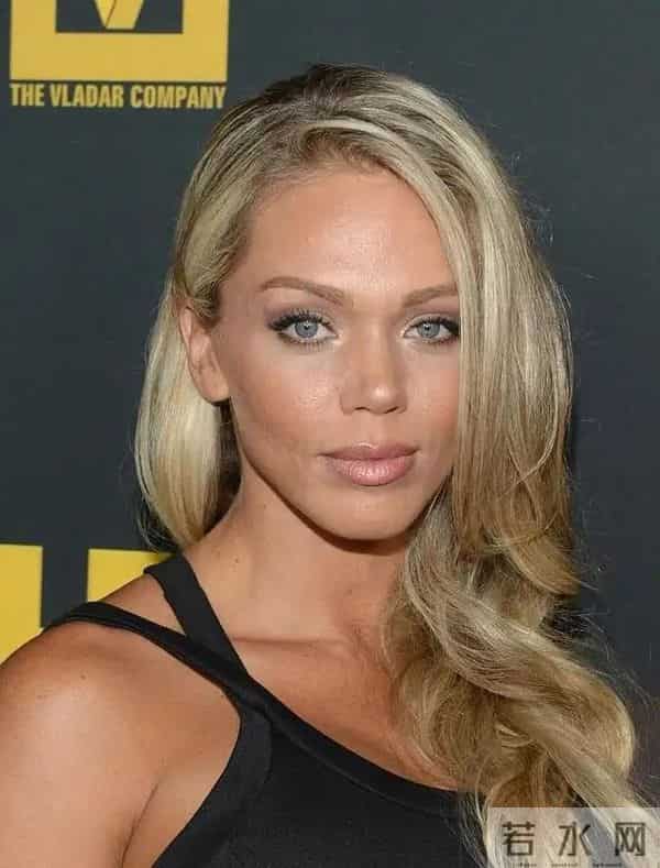 “惨文化”人物代表，昔日性感女神如今在街头捡垃圾