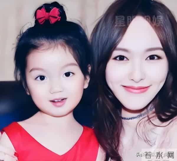 刘诗诗6岁儿子步步被嘲‘魔丸’,打架扯开躺地撒泼,用腿绊妈妈