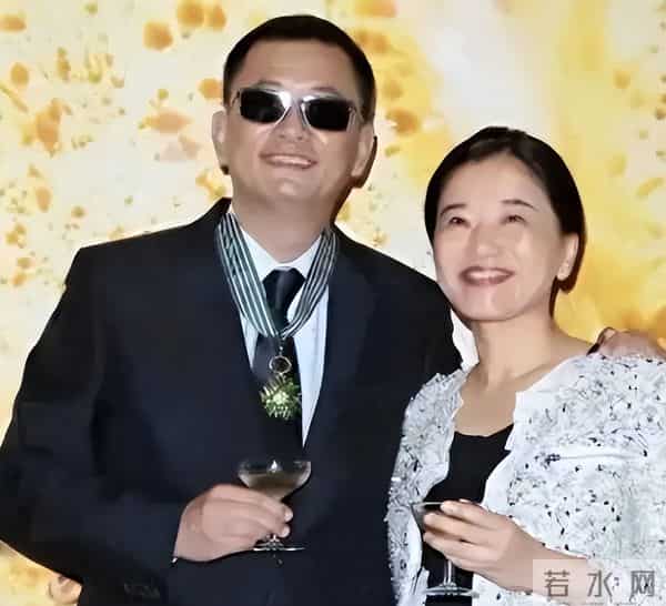 向太真敢说!面对王家卫近期舆论,向太直言:没有张叔平他算个屁