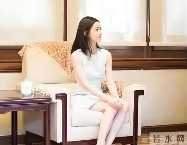 高嫁从来不是童话，而是权力博弈：赢麻了的章泽天，好有“狼性”