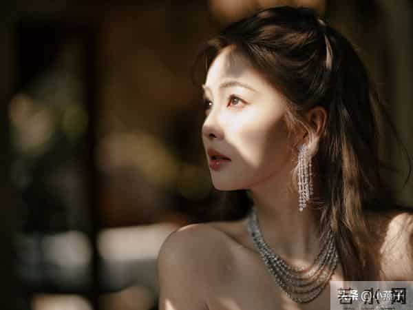 哇塞！白鹿的身材超有料性感迷人瘦而不柴、天使的容颜魔鬼的身材