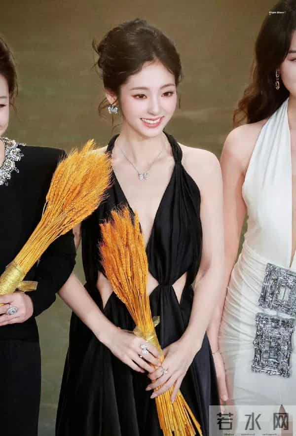 95花邢菲恋情曝光！夜宿男方次日同返，男友竟是青春有你的他？