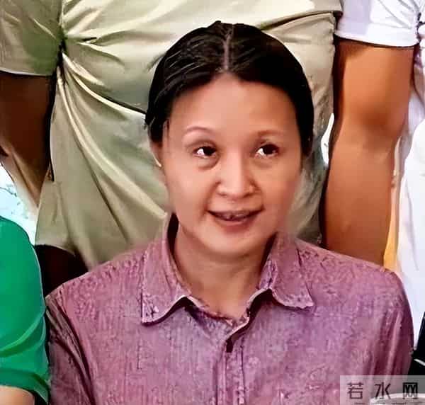 方舒：背叛丈夫陈国星，嫁小10岁屠洪刚后被抛弃，如今过得怎样？