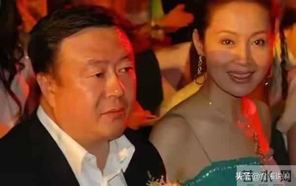 一婚娶央视主持人，二婚娶演员，三婚娶小30岁美女，64岁终于当爹