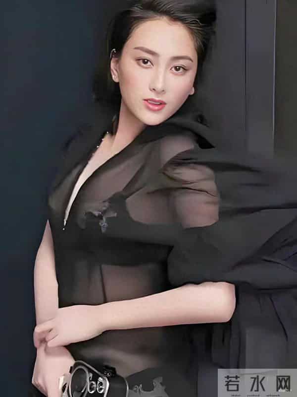 马苏娇艳肤色如玉圆润宛如仙女坠入凡间