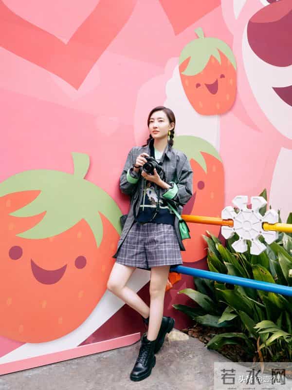 从“素颜出圈”到“风格百变”，王丽坤越来越欲了