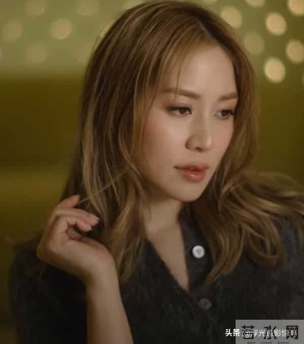 千亿阔太徐子淇老公李家诚当火炬手，她的反应超绝，果真御夫有术