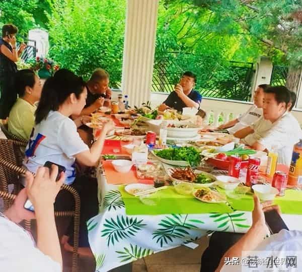 原来他俩是夫妻，被老婆领导了一辈子，68岁住大别墅却仍坚持拍戏