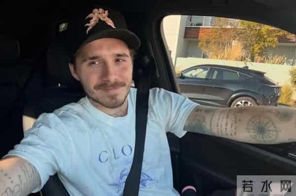 50岁贝克汉姆带妻儿领勋章,14岁小七好漂亮,布鲁克林依旧没露面