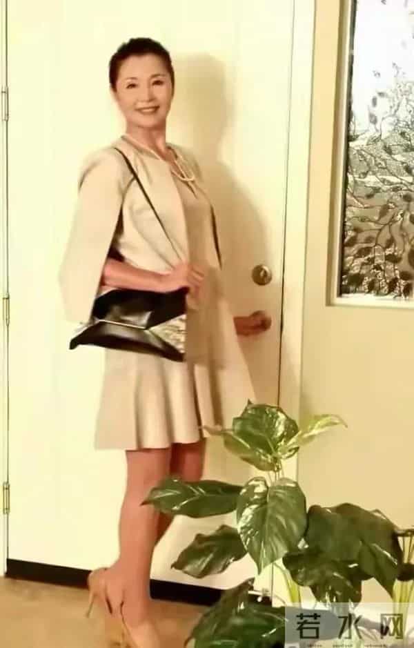 她居然有70岁了，不愧是当年红遍全国的红牡丹，越老越优雅大气！