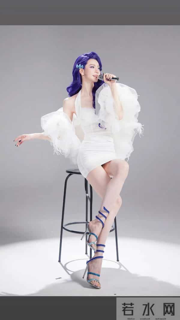 戚薇长腿合集，太吸睛了