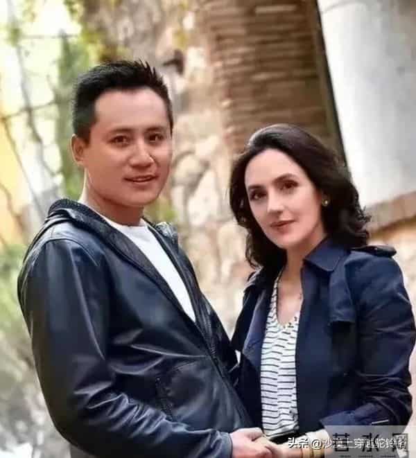 震惊!这是刘烨的妻子,眼窝凹陷满是皱纹,憔悴苍老,他才43岁!