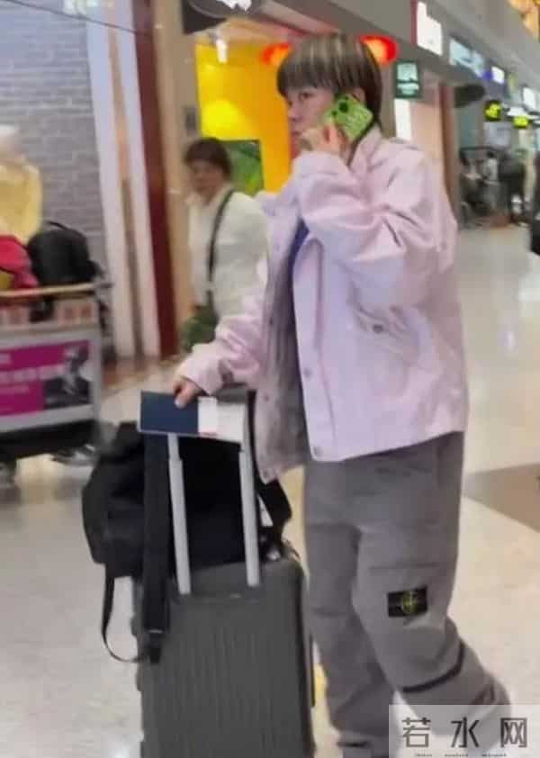 王艺迪短发配粉外套机场出发澳门全运会，利落造型尽显飒爽气场