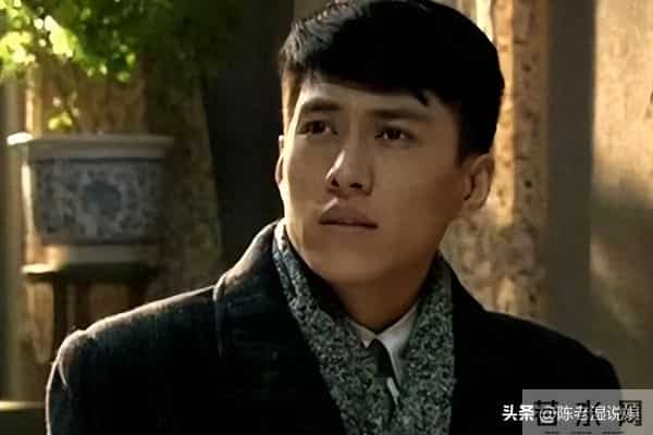 这一次，人民日报点名靳东，七字之差给娱乐圈敲响警钟