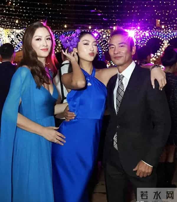 任达华一家意大利参加婚礼，20岁女儿任晴佳身材高挑，美如超模