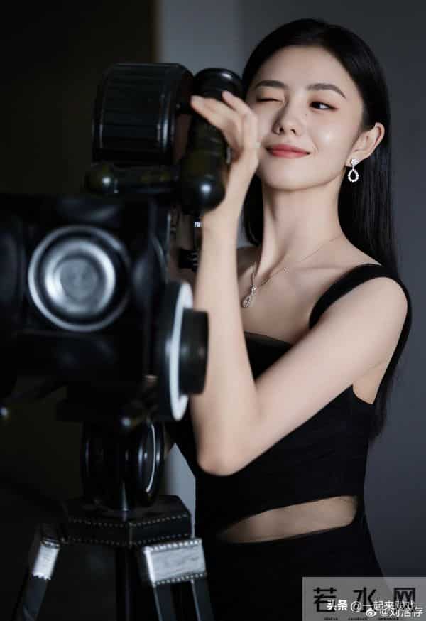 刘浩存绝美性感，气质封神惊艳瞬间