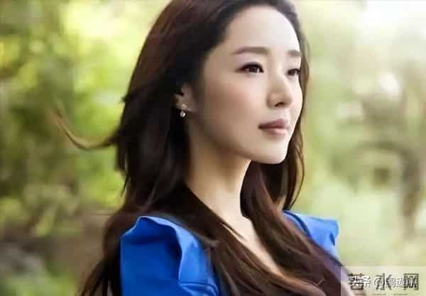 曾被张艺谋力捧,火后与富豪卷款61亿逃亡国外,现在的她过得如何