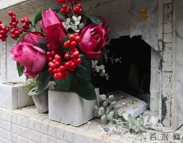 突发!香港知名演员骨灰被盗,妻子多次遭威胁拒绝给赎金