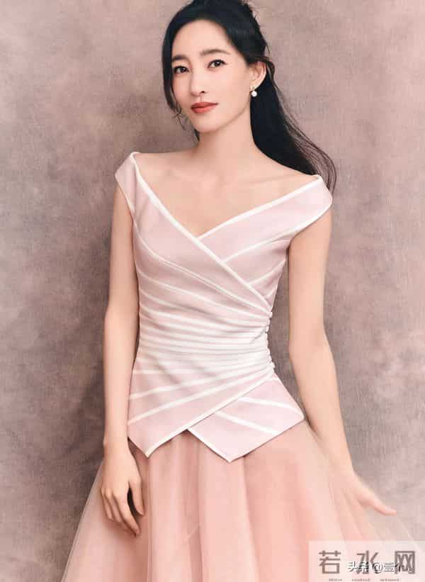 从“素颜出圈”到“风格百变”，王丽坤越来越欲了