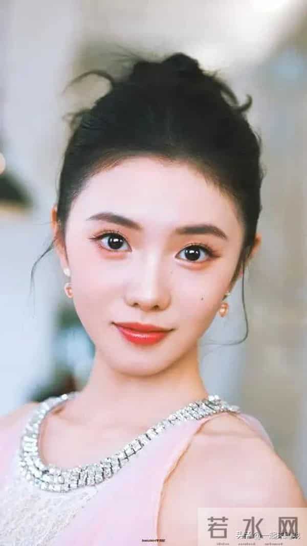 刘浩存绝美性感，气质封神惊艳瞬间