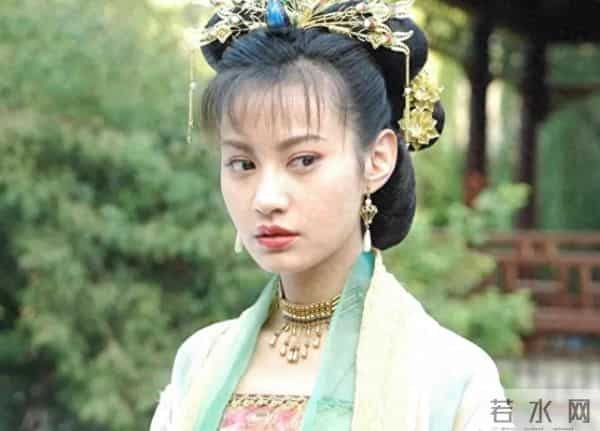 杨雪晒16岁女儿，有有完美避开爸爸普通基因，一张初恋脸好漂亮