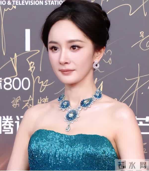 微博视界大会:杨幂丰满有料,关晓彤珠圆玉润,蒋欣美一大跳