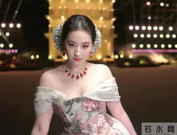 曝内娱红毯“潜规则”,刘亦菲造型折腾26次,迪丽热巴不受待见