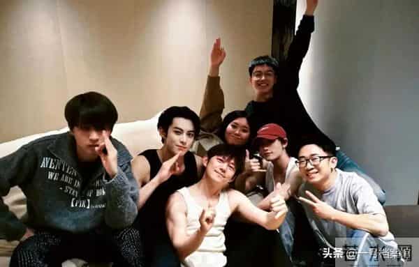 何炅谢娜再次同台,难敌岁月,何炅回应衰老焦虑,令人唏嘘!