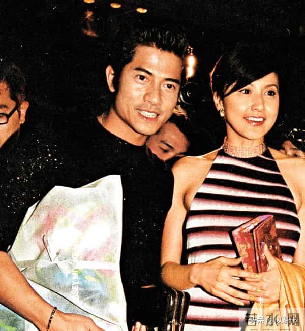 54岁藤原纪香风韵犹存很迷人，有过2段姐弟恋婚姻，无儿女成遗憾