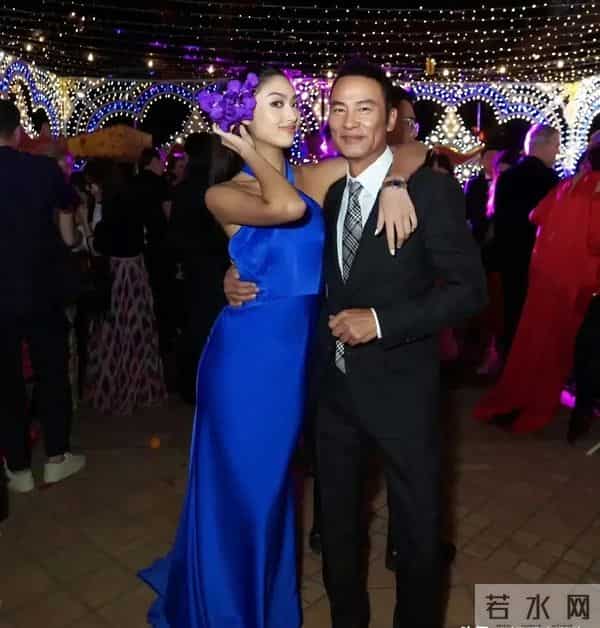 任达华一家意大利参加婚礼，20岁女儿任晴佳身材高挑，美如超模