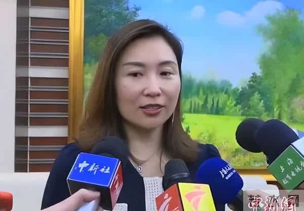 她曾是央视主持人,被评为上海劳模,如今成为美国高官的副总裁