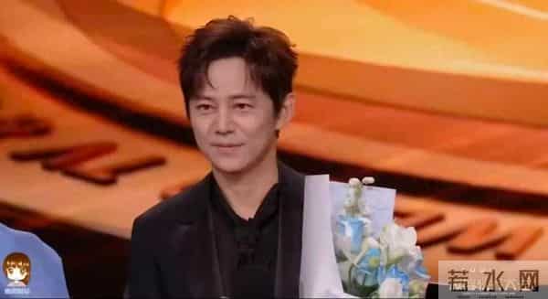 51岁何炅公开回应，热搜爆了！