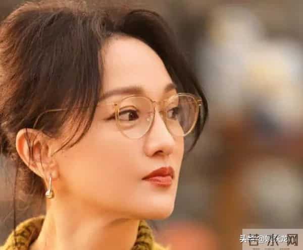 年过50岁的周迅一头白发，无儿无女成为了这辈子最大的遗憾！