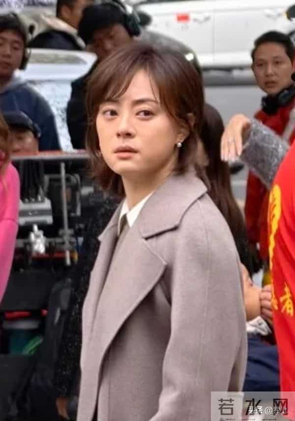 孙俪拍戏路透被疯传，眼球明显突出咬肌变大，终于懂她为何不医美