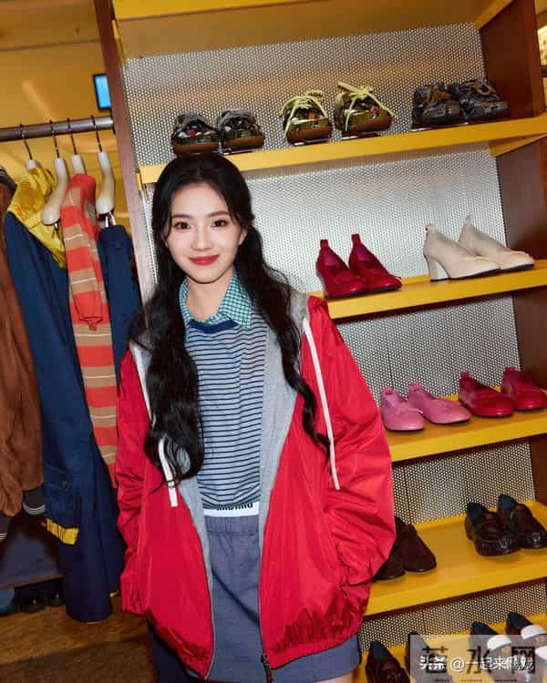 刘浩存绝美性感，气质封神惊艳瞬间