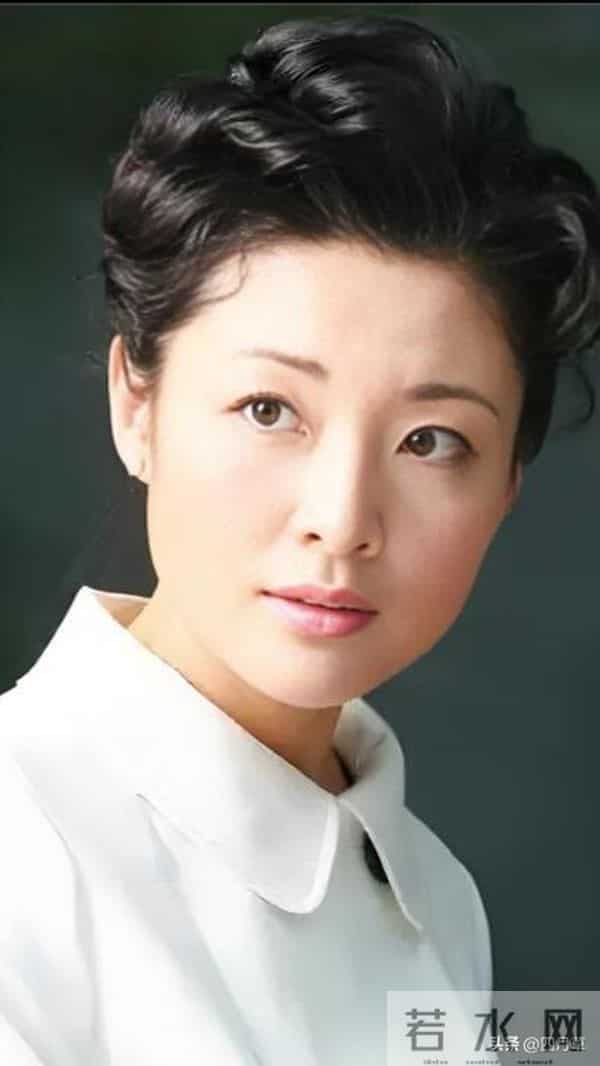 周涛年轻的美照。