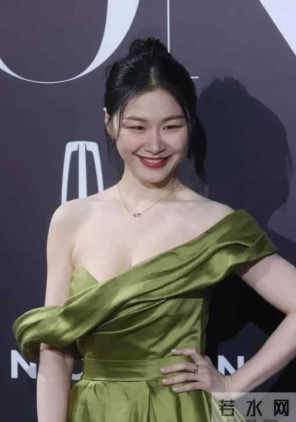 听了王家卫的录音文档，突然怀疑，张国荣的抑郁症不会和他有关吧